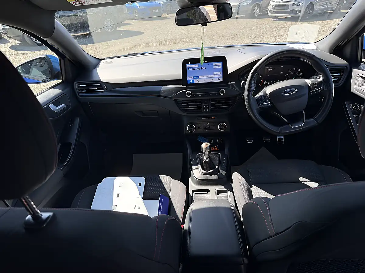 Used 2019 Ford Focus ST-Line Blue - Interior and Exterior details 14