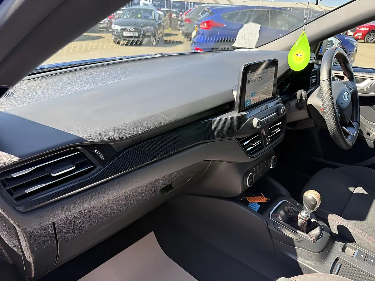 Used 2019 Ford Focus ST-Line Blue - Interior and Exterior details 16