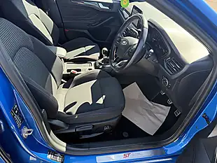 Used 2019 Ford Focus ST-Line Blue - Interior and Exterior details 17