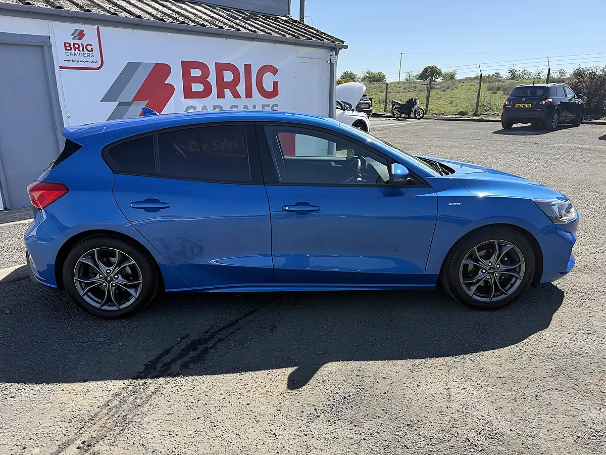 Used 2019 Ford Focus ST-Line Blue - Interior and Exterior details 2