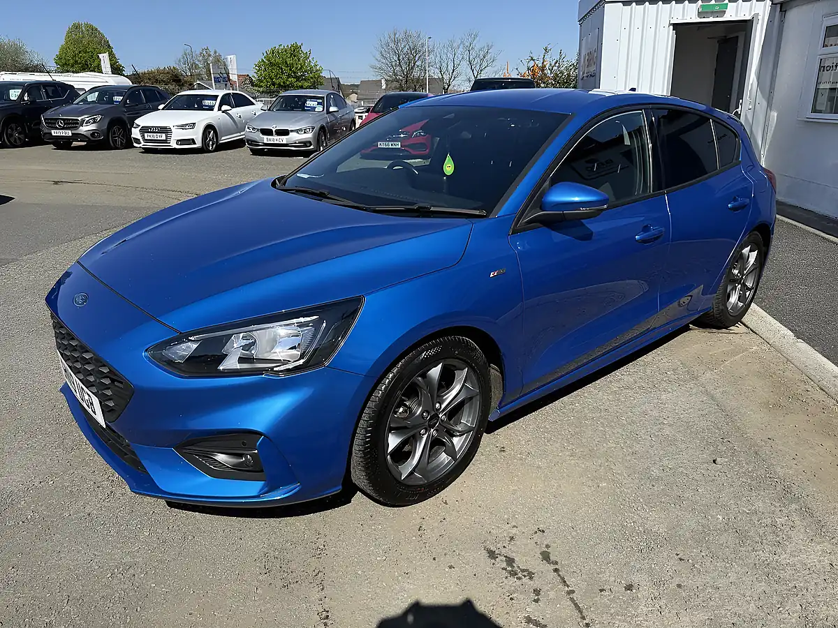 Used 2019 Ford Focus ST-Line Blue - Interior and Exterior details 5