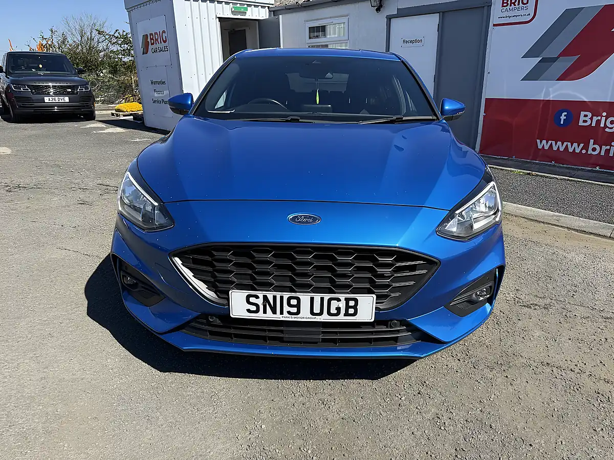Used 2019 Ford Focus ST-Line Blue - Interior and Exterior details 6
