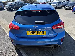 Used 2019 Ford Focus ST-Line Blue - Interior and Exterior details 7