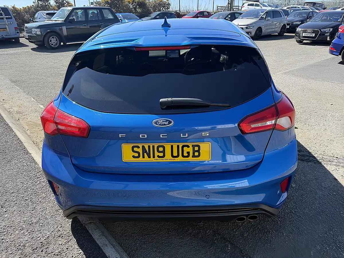 Used 2019 Ford Focus ST-Line Blue - Interior and Exterior details 7