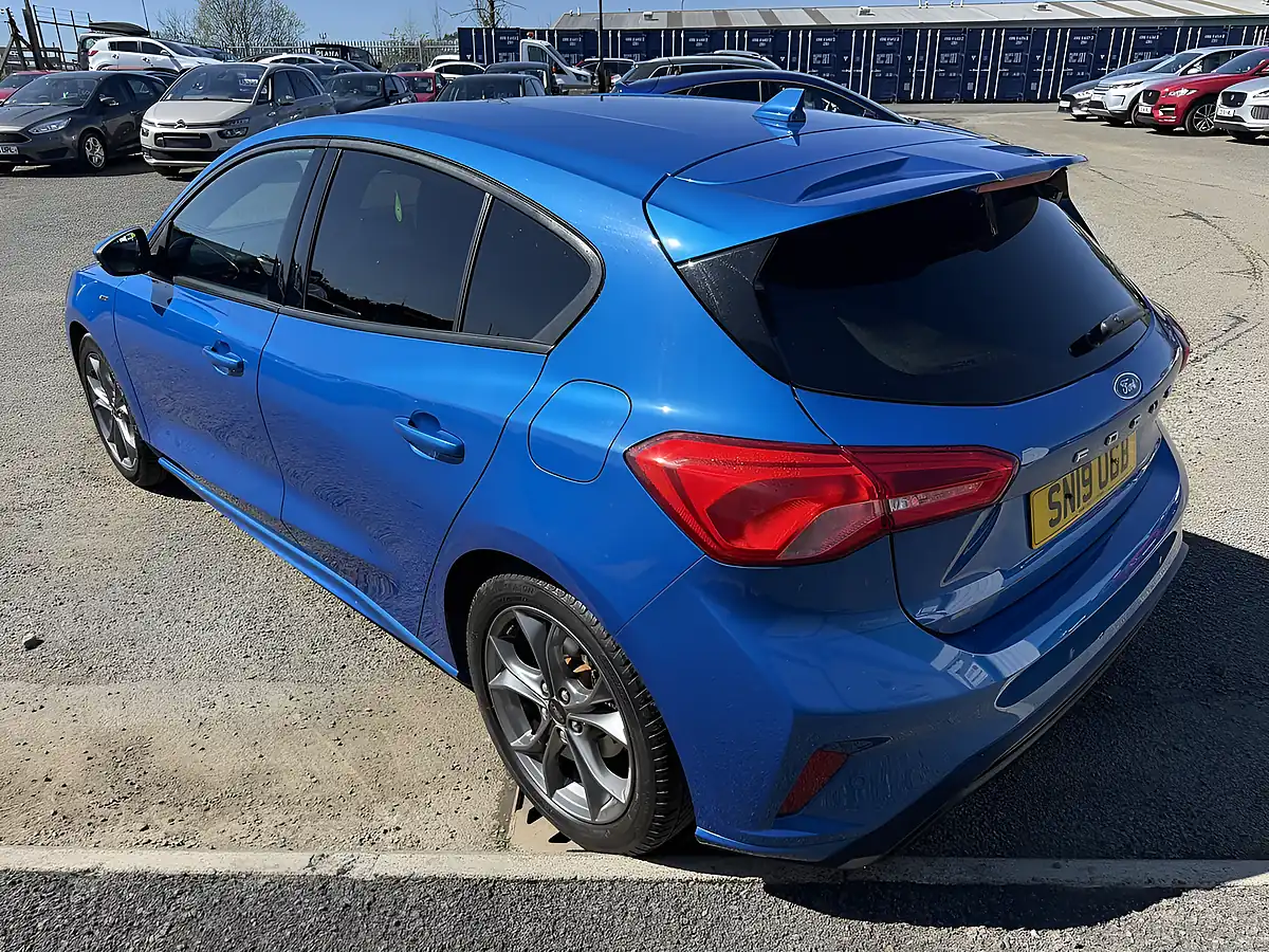 Used 2019 Ford Focus ST-Line Blue - Interior and Exterior details 8