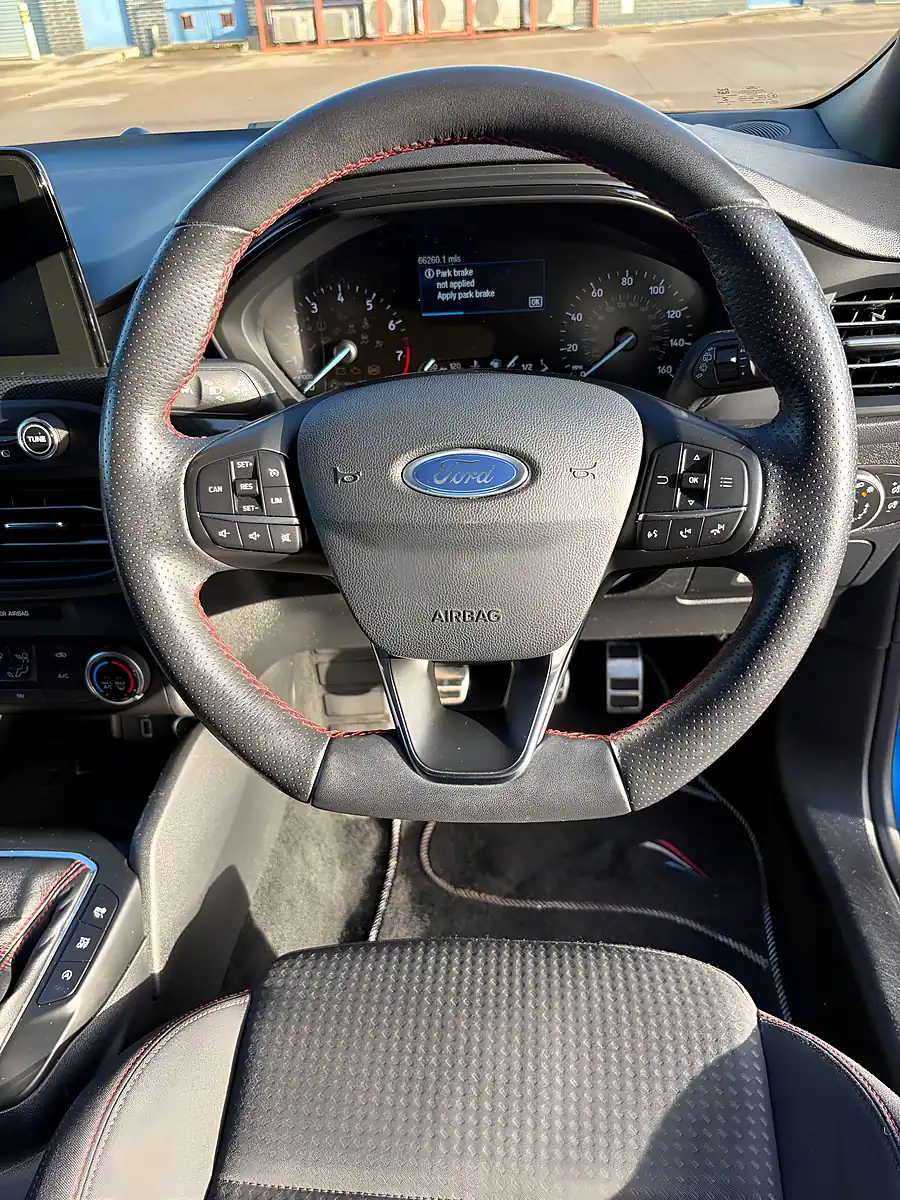 Used 2019 Ford Focus ST-Line Blue - Interior and Exterior details 12