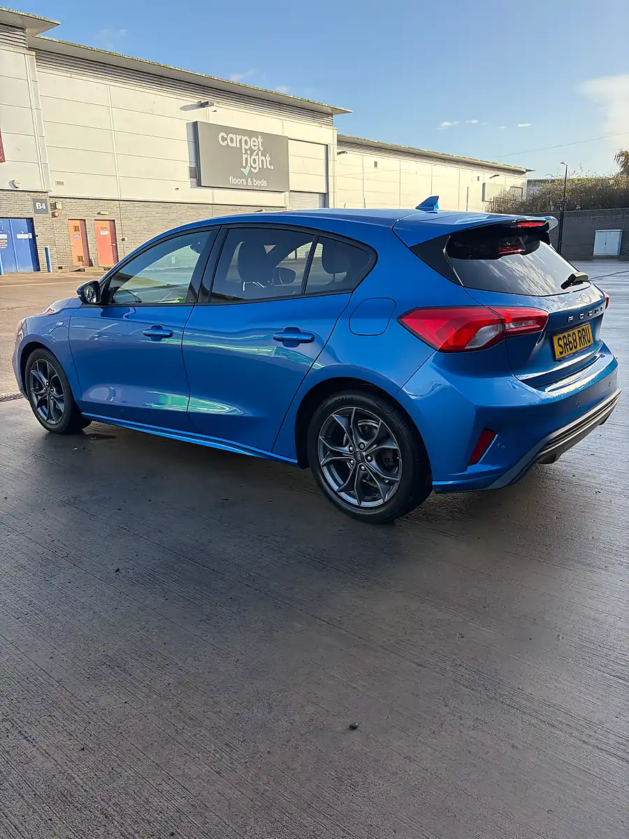Used 2019 Ford Focus ST-Line Blue - Interior and Exterior details 3