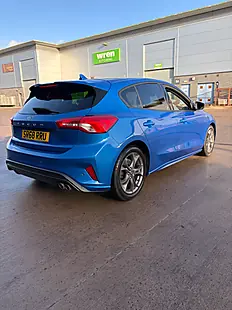 Used 2019 Ford Focus ST-Line Blue - Interior and Exterior details 5