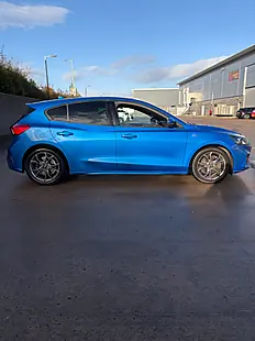 Used 2019 Ford Focus ST-Line Blue - Interior and Exterior details 6