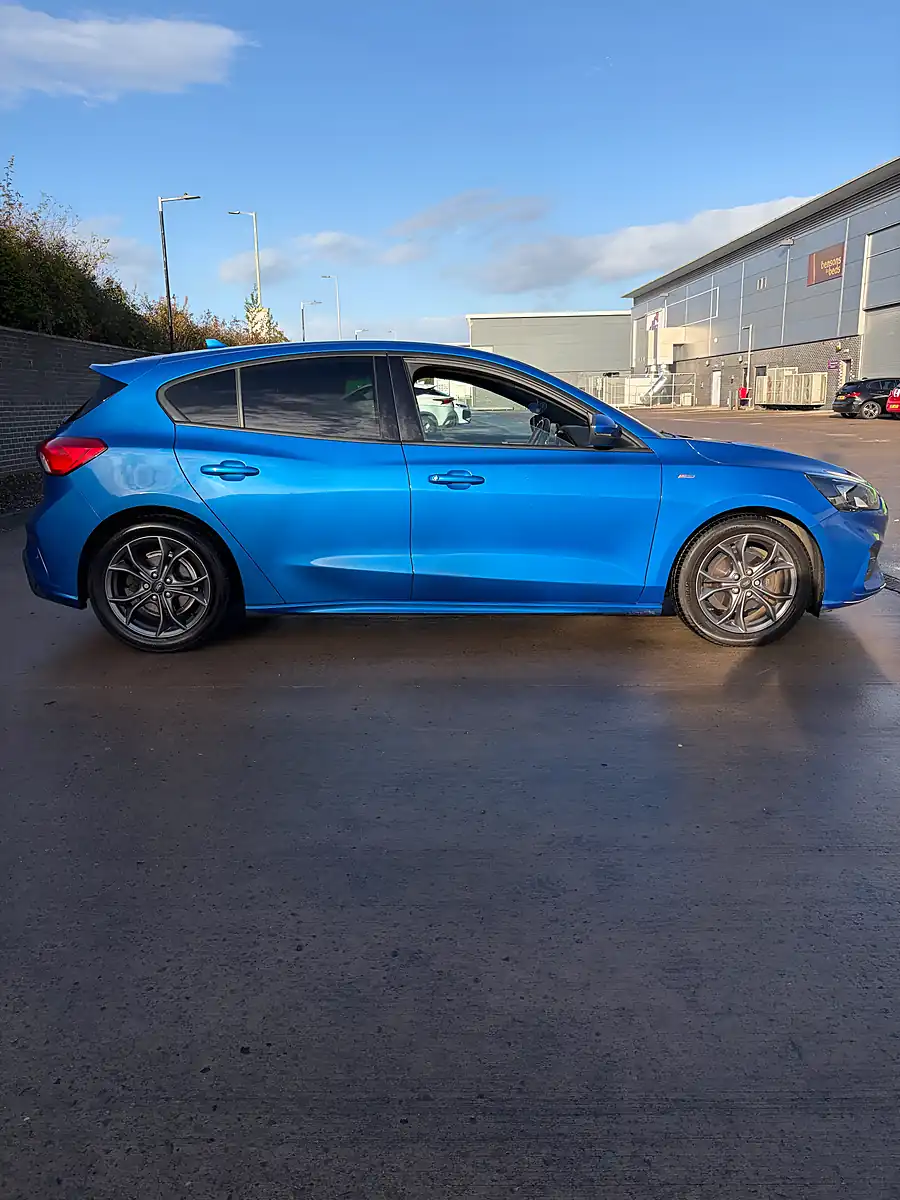 Used 2019 Ford Focus ST-Line Blue - Interior and Exterior details 6