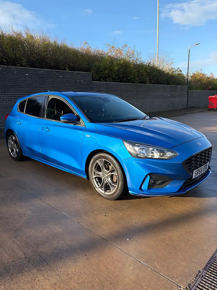 Used 2019 Ford Focus ST-Line Blue - Interior and Exterior details 7