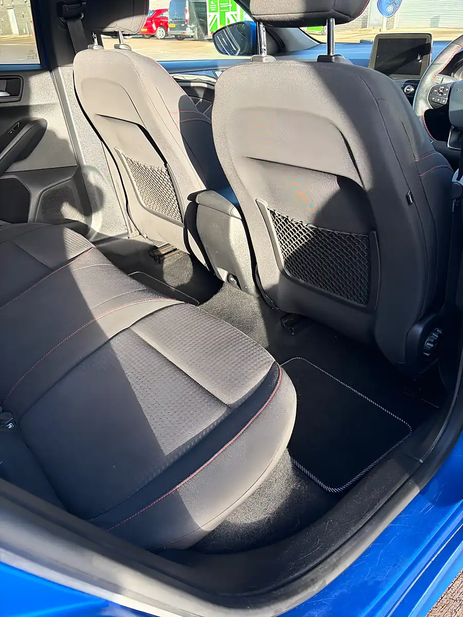 Used 2019 Ford Focus ST-Line Blue - Interior and Exterior details 8