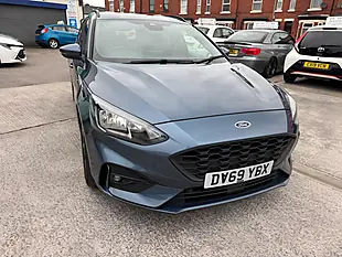 Used 2019 Ford Focus ST-Line Chrome Blue - Interior and Exterior details 4