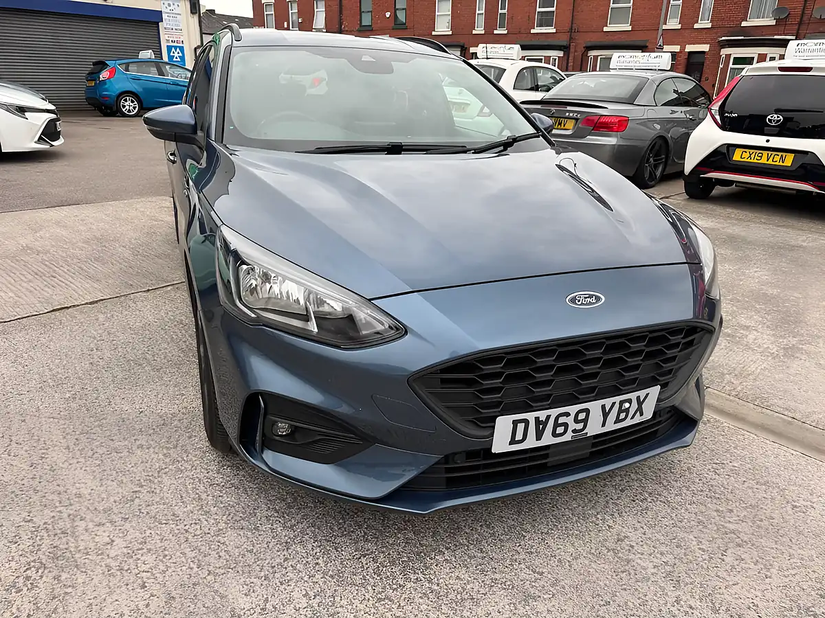 Used 2019 Ford Focus ST-Line Chrome Blue - Interior and Exterior details 4