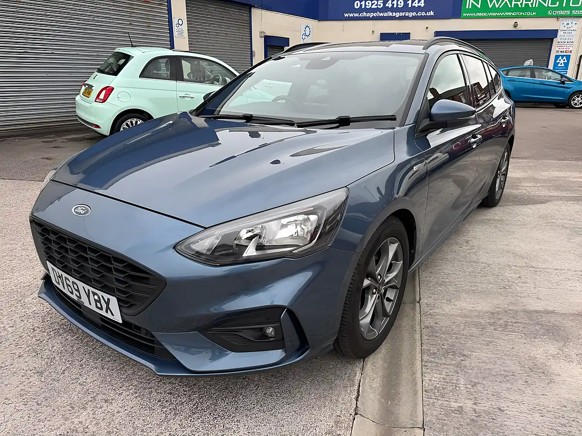 Used 2019 Ford Focus ST-Line Chrome Blue - Interior and Exterior details 5