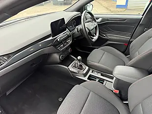 Used 2019 Ford Focus ST-Line Chrome Blue - Interior and Exterior details 7