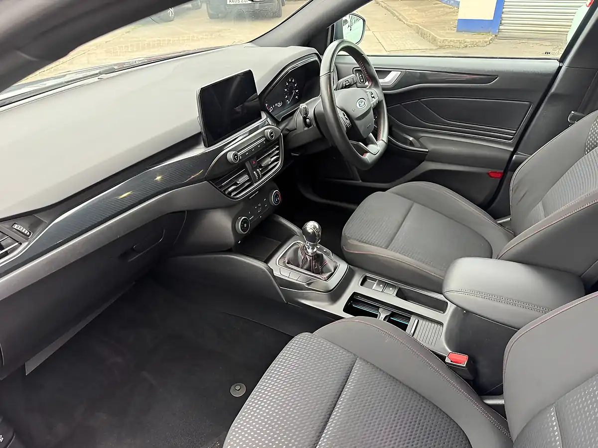 Used 2019 Ford Focus ST-Line Chrome Blue - Interior and Exterior details 7
