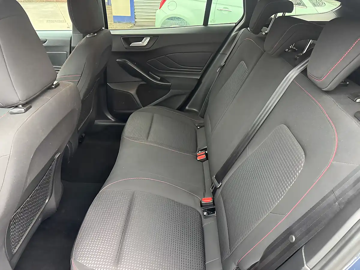 Used 2019 Ford Focus ST-Line Chrome Blue - Interior and Exterior details 8