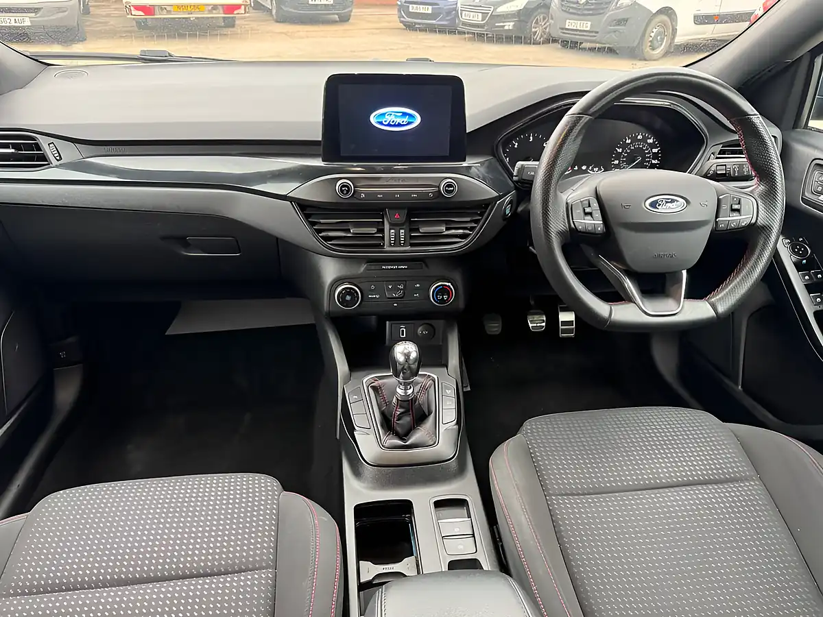 Used 2019 Ford Focus ST-Line Chrome Blue - Interior and Exterior details 9