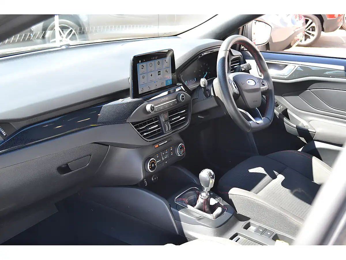 Used 2019 Ford Focus ST-Line Grey - Interior and Exterior details 14