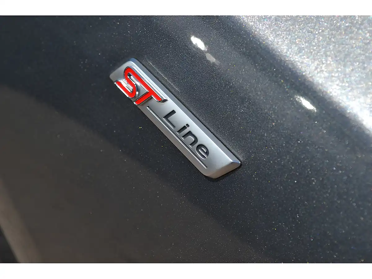 Used 2019 Ford Focus ST-Line Grey - Interior and Exterior details 8
