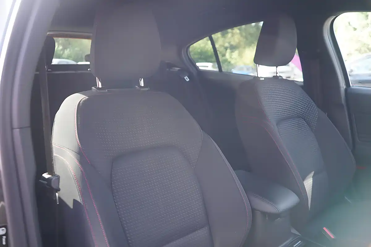 Used 2019 Ford Focus ST-Line Grey - Interior and Exterior details 14