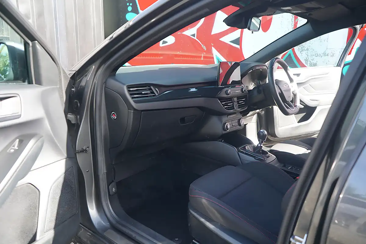 Used 2019 Ford Focus ST-Line Grey - Interior and Exterior details 19