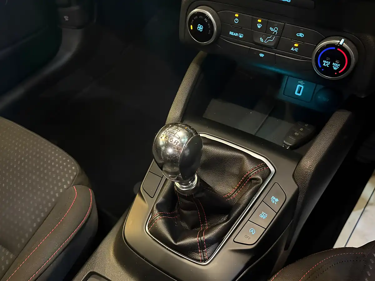 Used 2019 Ford Focus ST-Line Grey - Interior and Exterior details 15