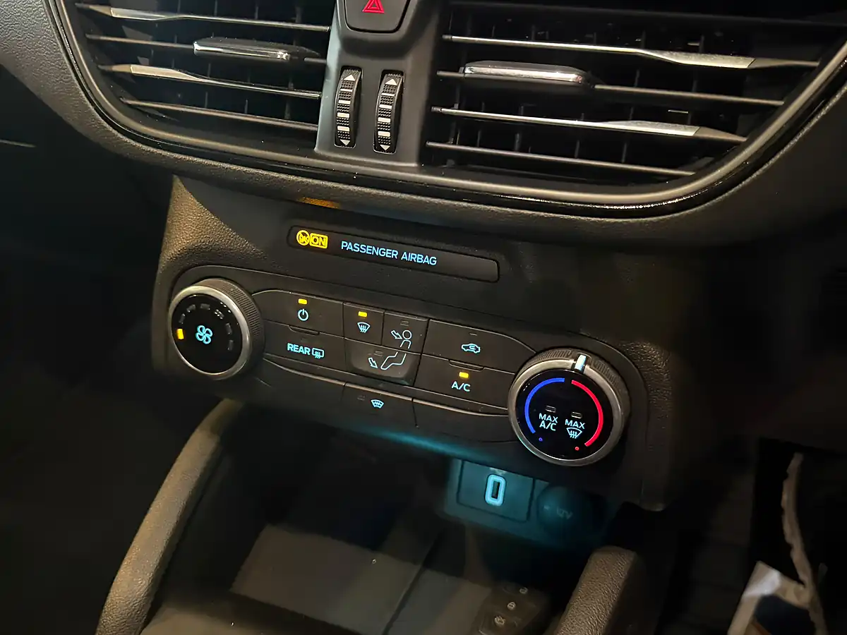 Used 2019 Ford Focus ST-Line Grey - Interior and Exterior details 18