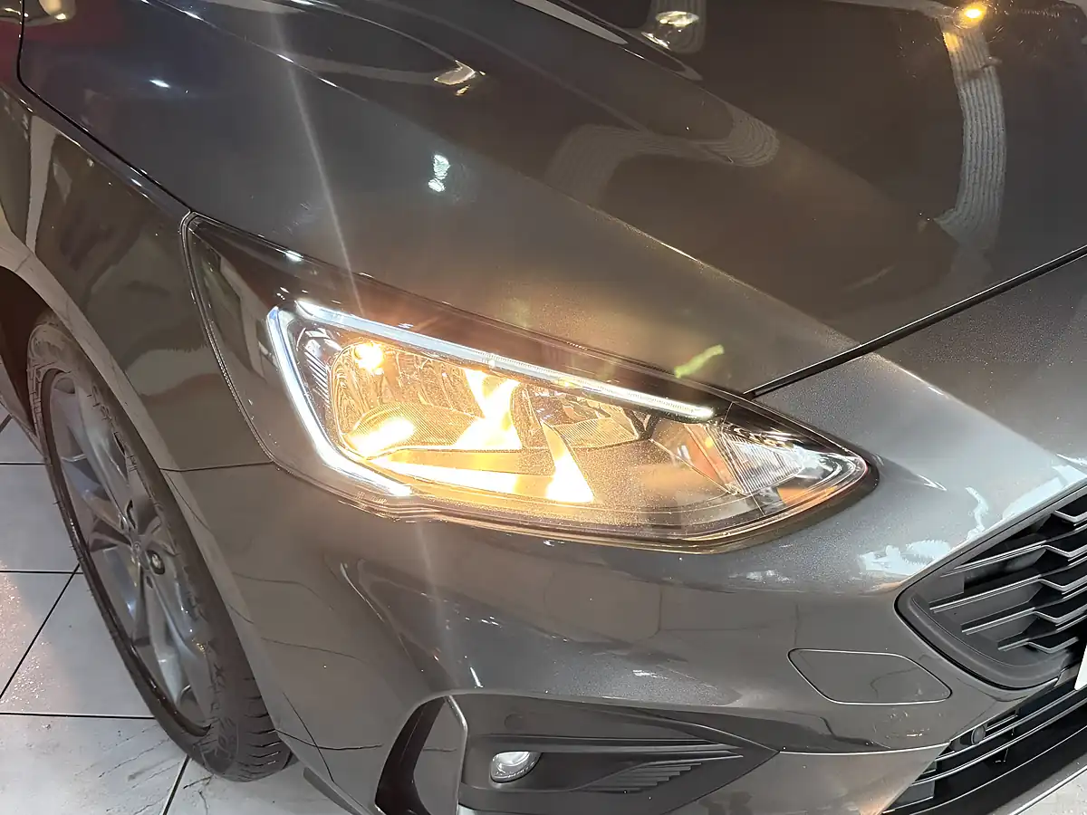 Used 2019 Ford Focus ST-Line Grey - Interior and Exterior details 3