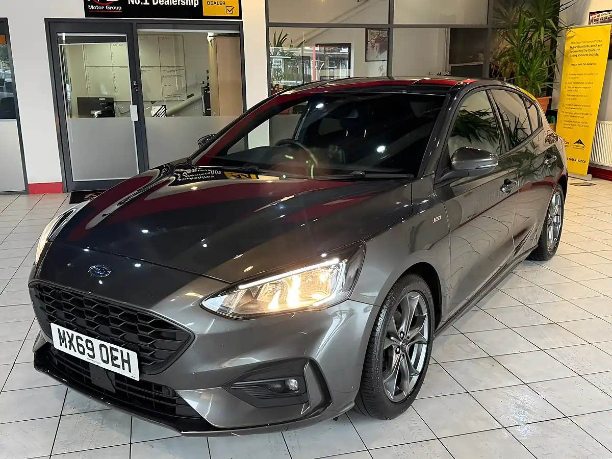 Used 2019 Ford Focus ST-Line Grey - Interior and Exterior details 4
