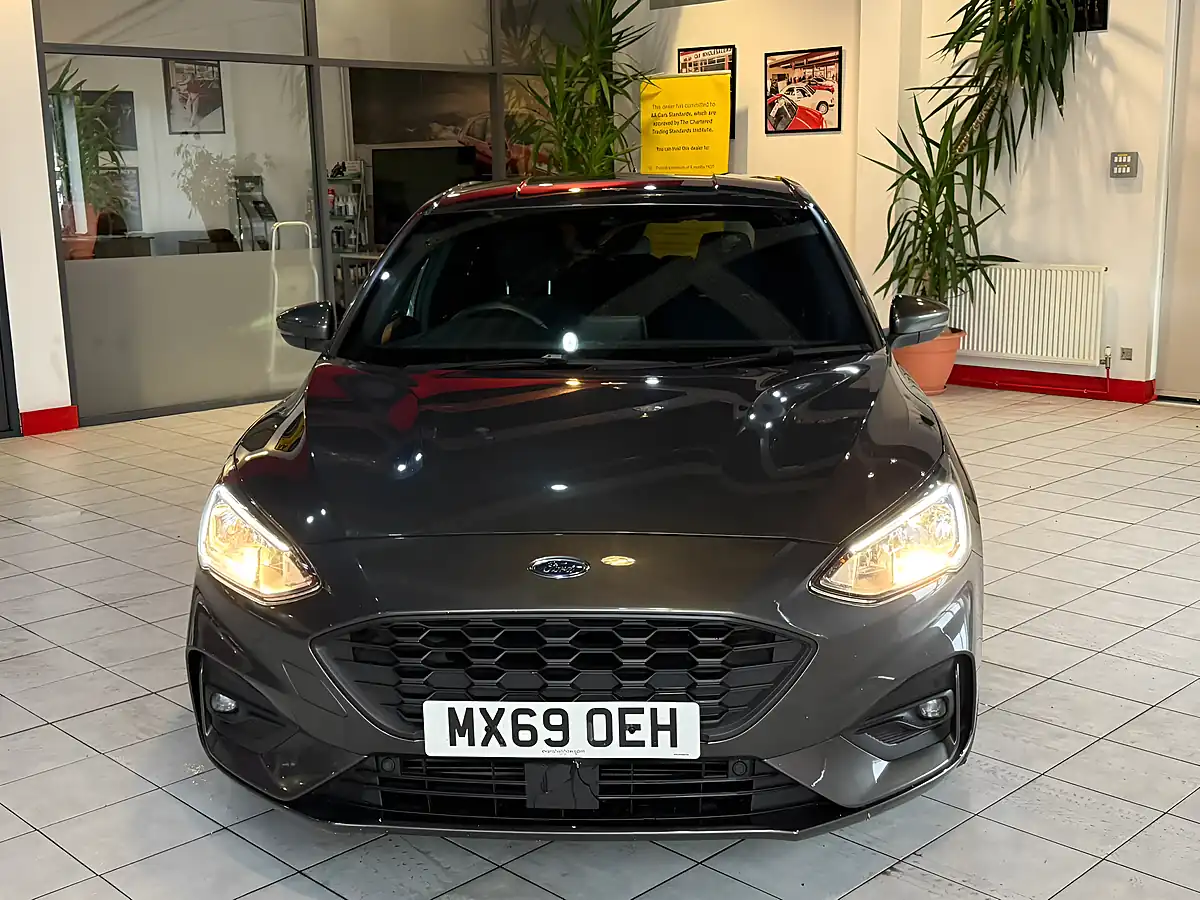 Used 2019 Ford Focus ST-Line Grey - Interior and Exterior details 5