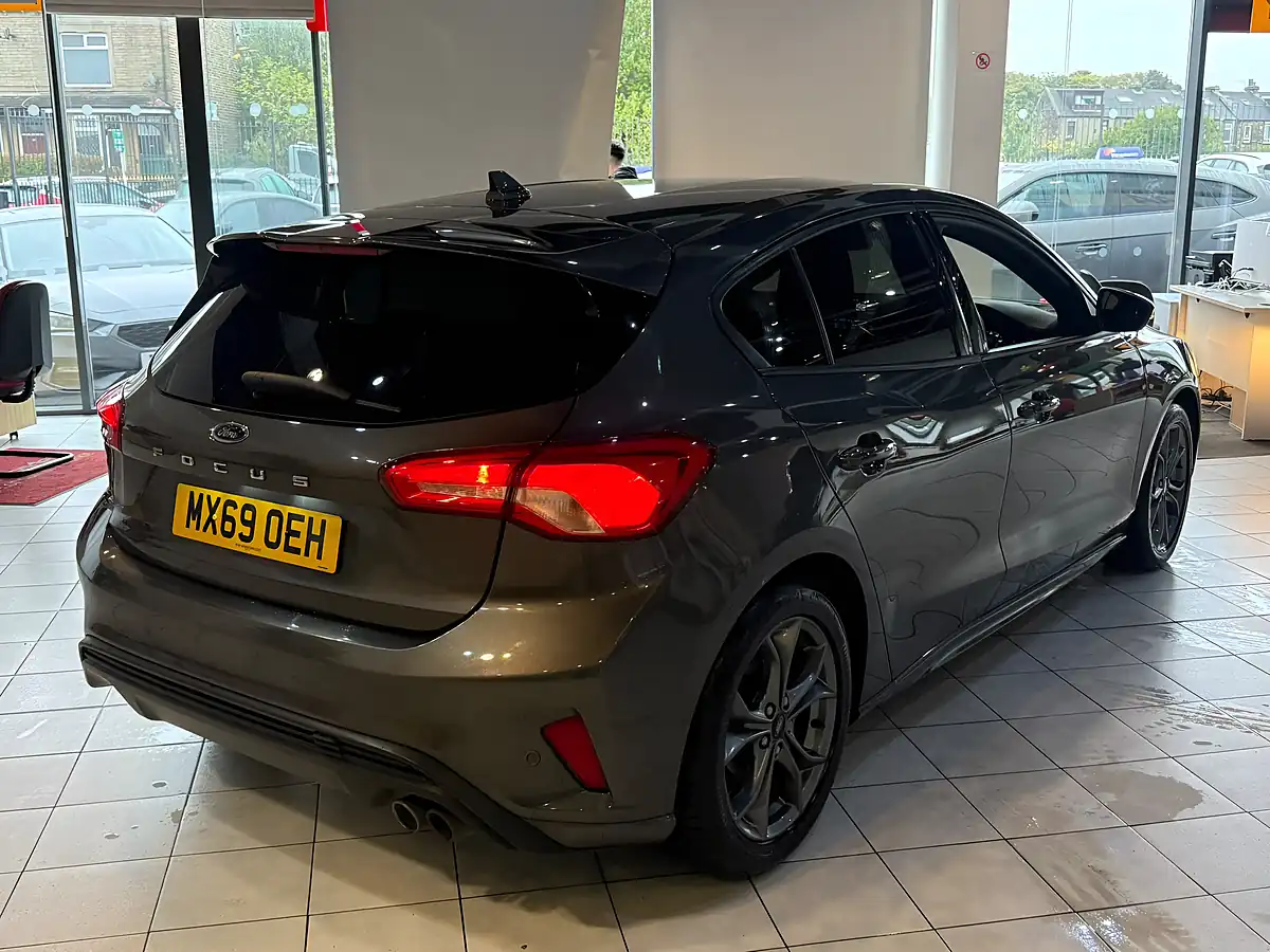 Used 2019 Ford Focus ST-Line Grey - Interior and Exterior details 8