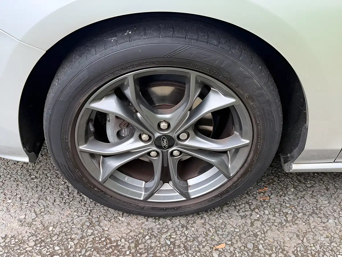 Used 2019 Ford Focus ST-Line Moondust Silver - Interior and Exterior details 14