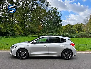 Used 2019 Ford Focus ST-Line Moondust Silver - Interior and Exterior details 5