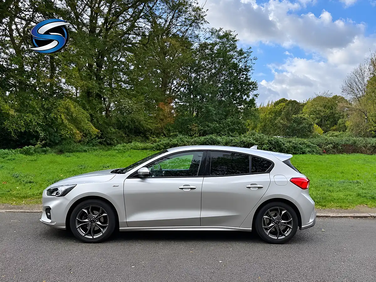 Used 2019 Ford Focus ST-Line Moondust Silver - Interior and Exterior details 5