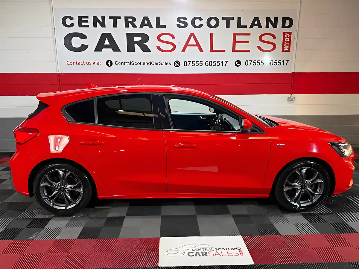 Used 2019 Ford Focus ST-Line Red - Interior and Exterior details 10