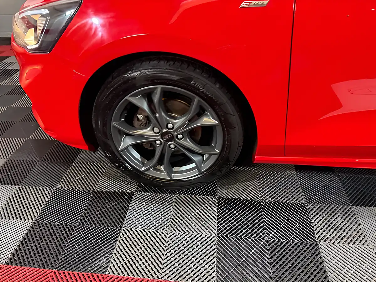 Used 2019 Ford Focus ST-Line Red - Interior and Exterior details 16