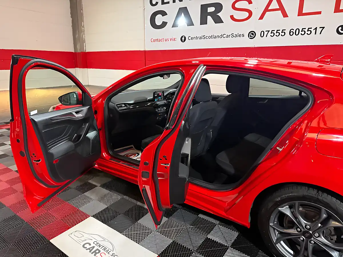 Used 2019 Ford Focus ST-Line Red - Interior and Exterior details 19