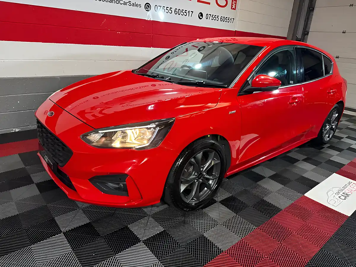 Used 2019 Ford Focus ST-Line Red - Interior and Exterior details 7