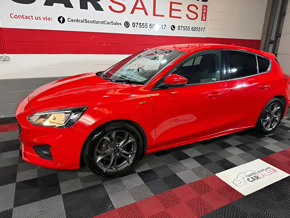 Used 2019 Ford Focus ST-Line Red - Interior and Exterior details 8