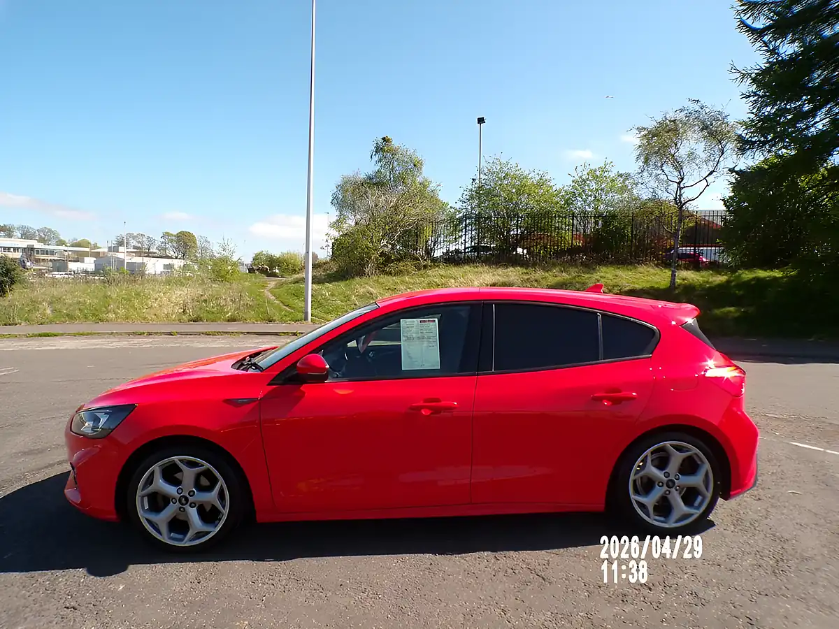 Used 2019 Ford Focus ST-Line Red - Interior and Exterior details 2