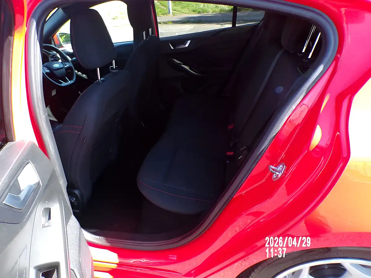 Used 2019 Ford Focus ST-Line Red - Interior and Exterior details 9