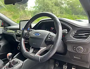 Used 2019 Ford Focus ST-Line Red - Interior and Exterior details 11