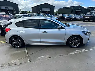 Used 2019 Ford Focus ST-Line Silver - Interior and Exterior details 10