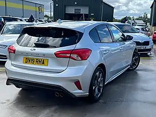 Used 2019 Ford Focus ST-Line Silver - Interior and Exterior details 11