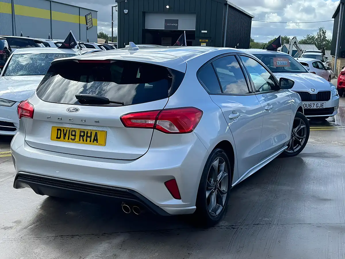 Used 2019 Ford Focus ST-Line Silver - Interior and Exterior details 11