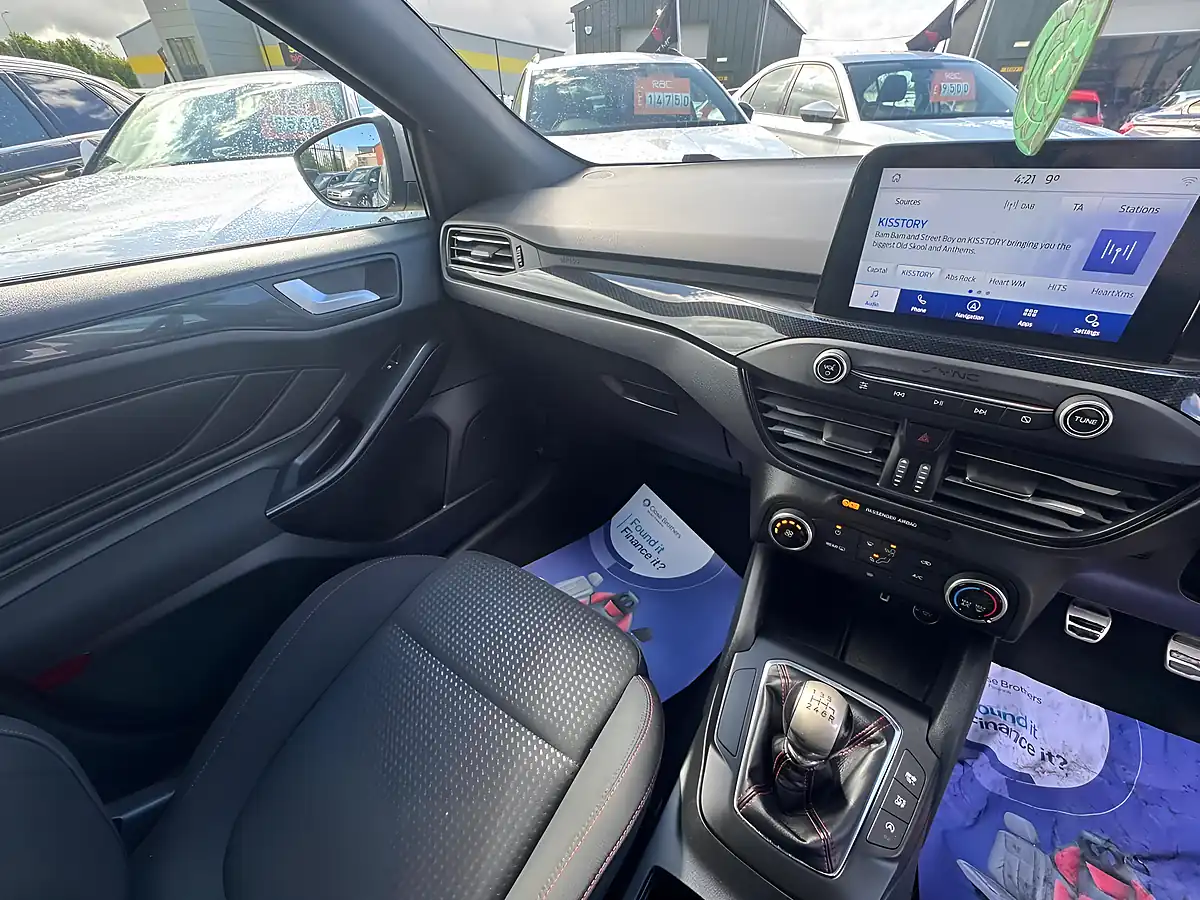 Used 2019 Ford Focus ST-Line Silver - Interior and Exterior details 14
