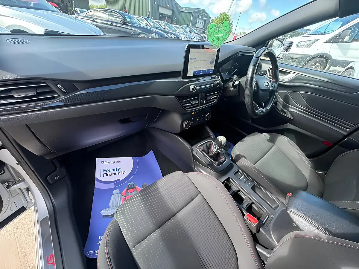Used 2019 Ford Focus ST-Line Silver - Interior and Exterior details 16