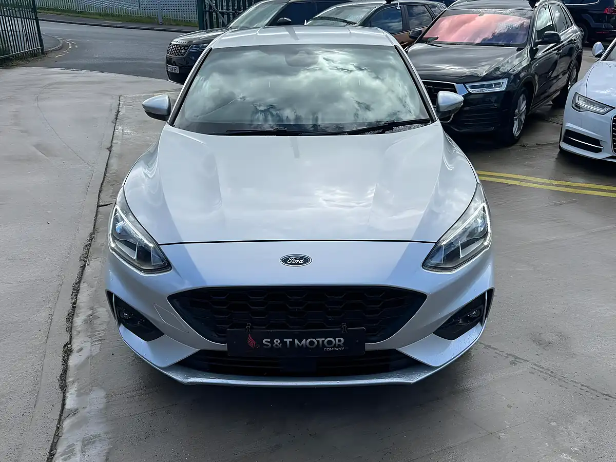Used 2019 Ford Focus ST-Line Silver - Interior and Exterior details 3